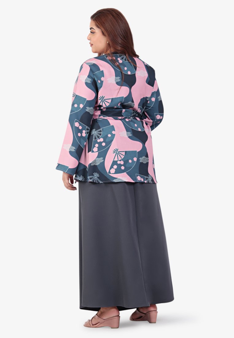 Qailah Raya Japanese Print Kimono Kurung Set - Pink Grey