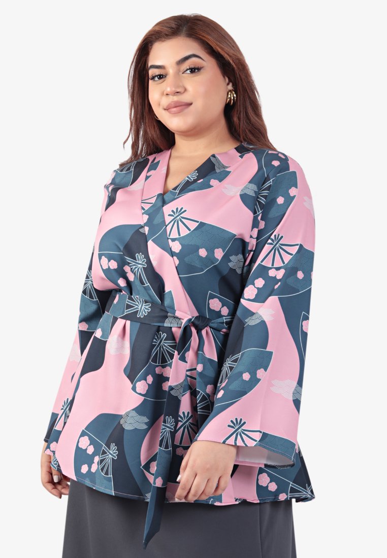 Qailah Raya Japanese Print Kimono Kurung Set - Pink Grey